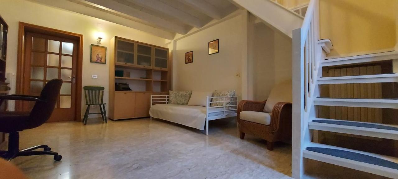 Holiday House Nel Cuore Di Барі Екстер'єр фото