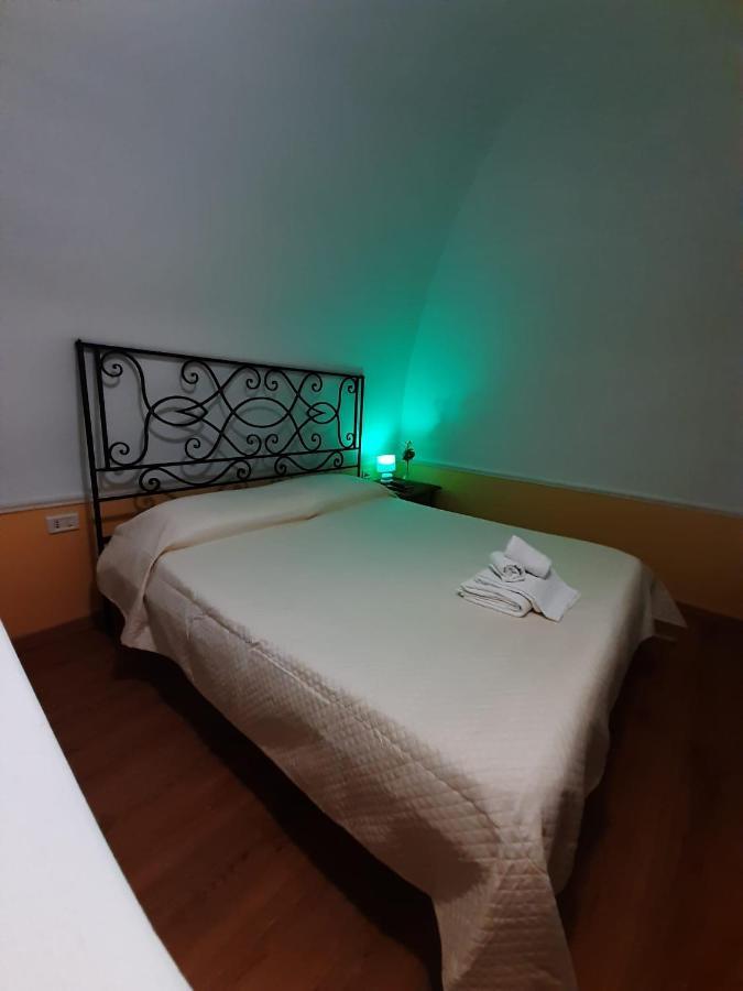 Holiday House Nel Cuore Di Барі Екстер'єр фото