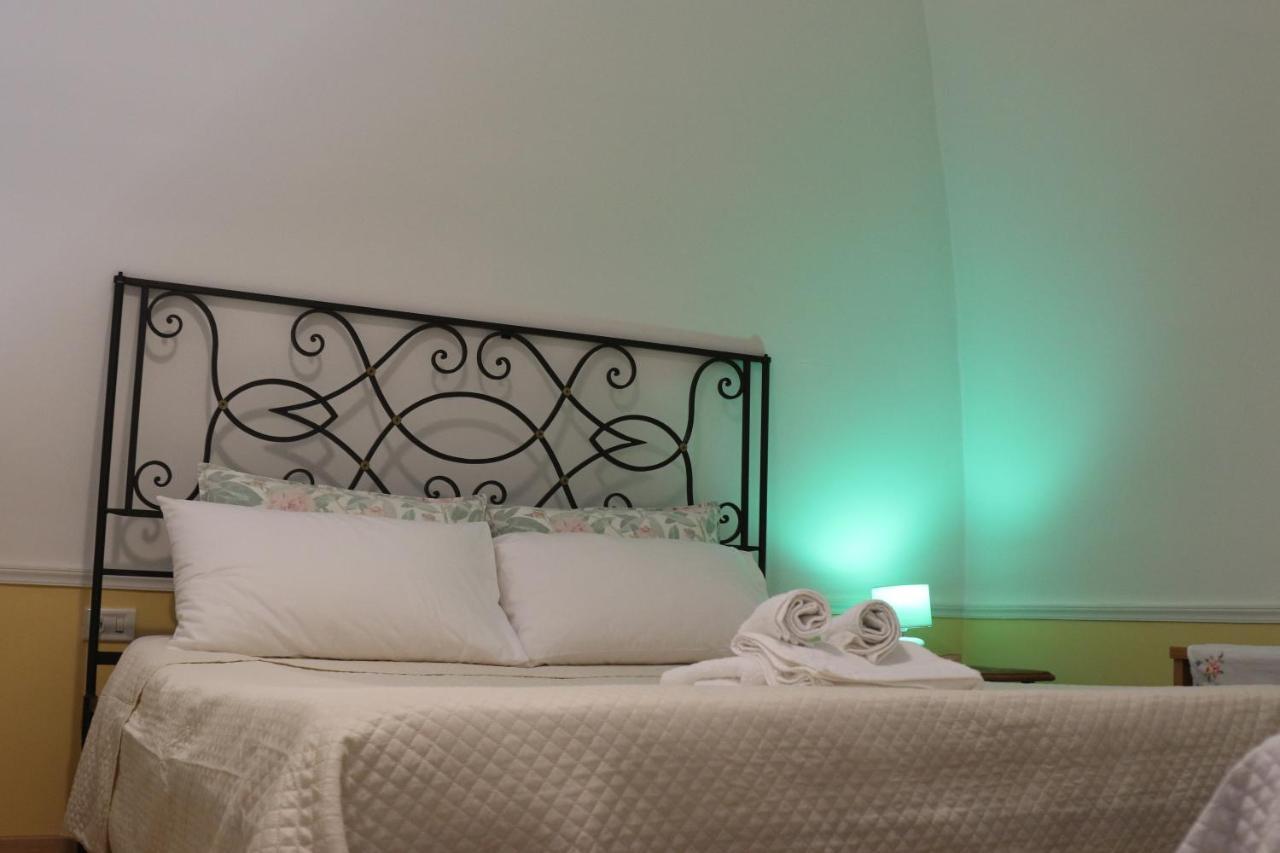 Holiday House Nel Cuore Di Барі Екстер'єр фото